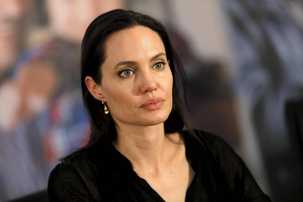 Angelina Jolie colpita da paralisi di Bell: "Superata con agopuntura"