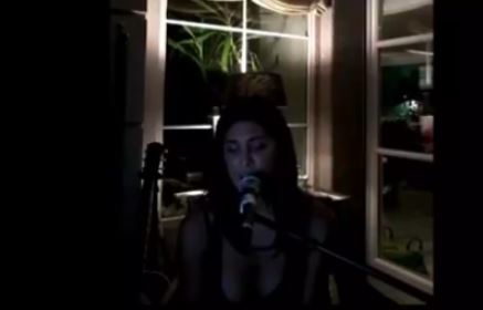 Belen Rodriguez al karaoke: canta canzone di Rosana VIDEO