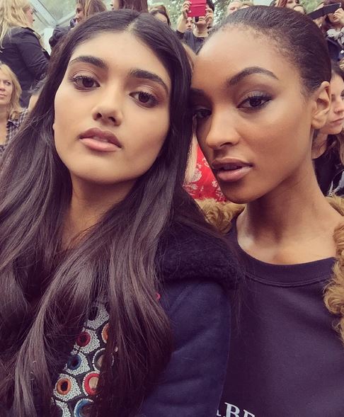 Neelam Gill, prima modella indiana a sfilare per Burberry FOTO