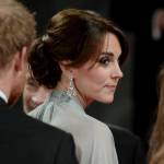 Kate Middleton alla prima di Spectre: abito firmato Jenny Packham 4