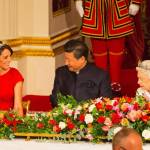 Kate Middleton con tiara e abito rosso alla cena di gala FOTO3
