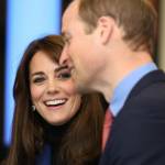 Kate Middleton, cappotto blu firmato Christopher Kane FOTO