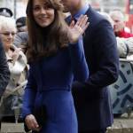 Kate Middleton, cappotto blu firmato Christopher Kane FOTO 9