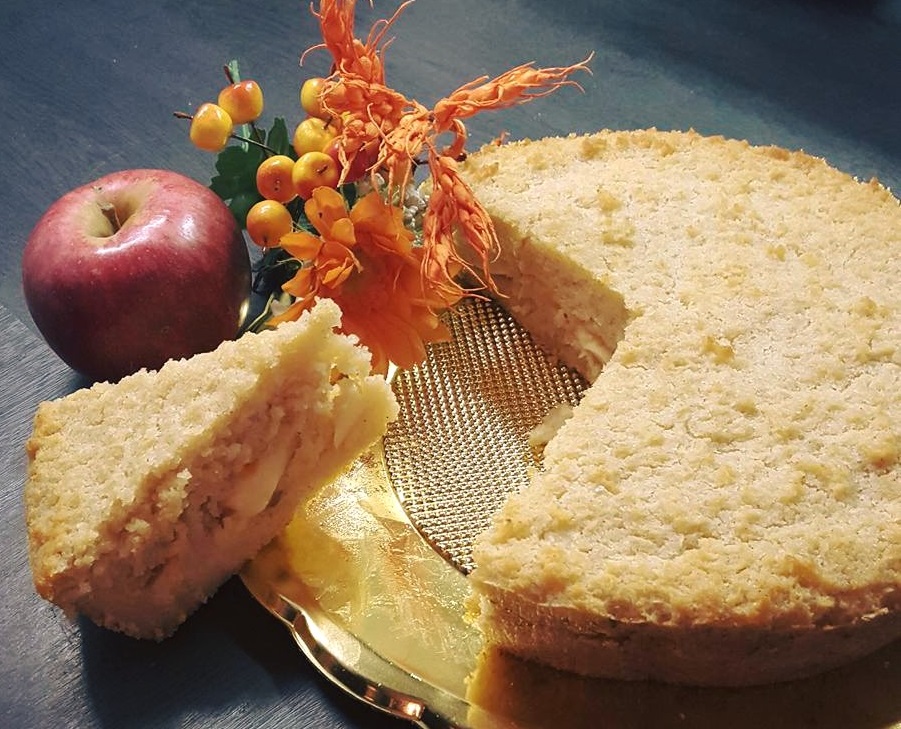 Torta di pane con mele e cannella profumata al mandarino