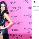 Selena Gomez e lo spacco vertiginoso che fa impazzire i fan FOTO