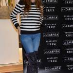Penélope Cruz chic a Milano: stivali alti e jeans12