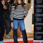 Penélope Cruz chic a Milano: stivali alti e jeans7
