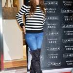 Penélope Cruz chic a Milano: stivali alti e jeans13
