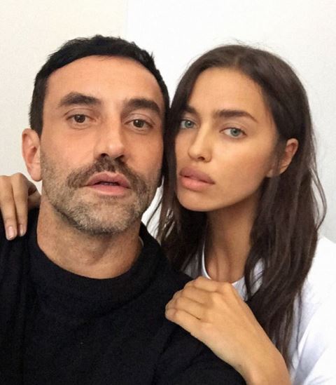 Irina Shayk abbracciata a un uomo. Non è Bradley Cooper ma...FOTO