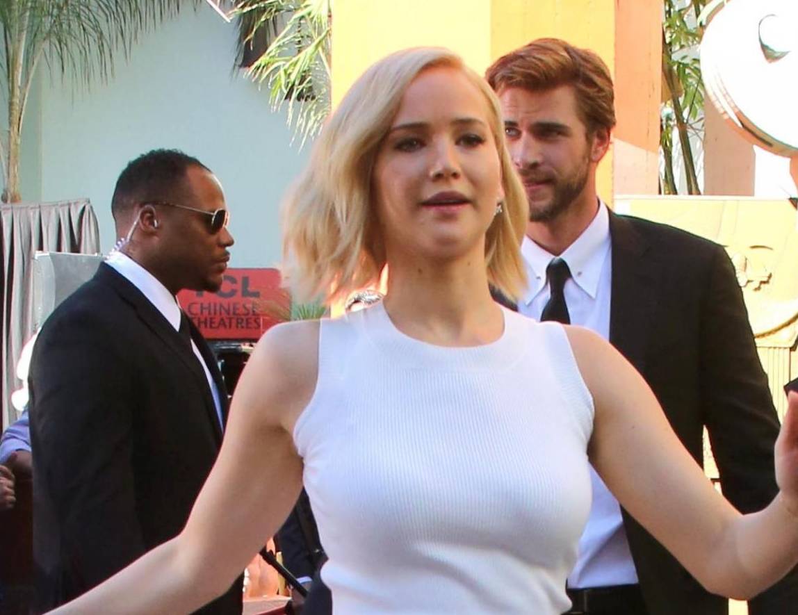 Jennifer Lawrence: look total white a Hollywood FOTO