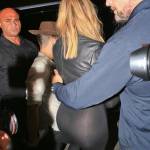 Khloe Kardashian come Kourtney: blusa trasparente e... FOTO