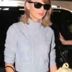 Taylor Swift: minigonna, tacchi e gambe in vista FOTO