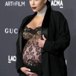 Kim Kardashian, look estremo in gravidanza: si vede tutto...FOTO
