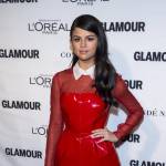 Selena Gomez, abito in pelle rossa ai Glamour Women Award FOTO 1