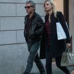 Luciano Ligabue e la moglie Barbara Pozzo a passeggio FOTO kl