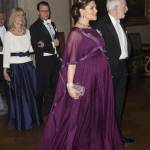 Nobel, principessa di Svezia incinta con abito a vita alta2