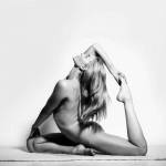 Nude Yoga Girl, FOTO senza veli fanno impazzire fan su Instagram2