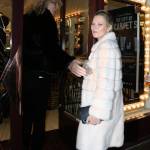 Kate Moss chic con la pelliccia bianca4