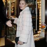 Kate Moss chic con la pelliccia bianca5