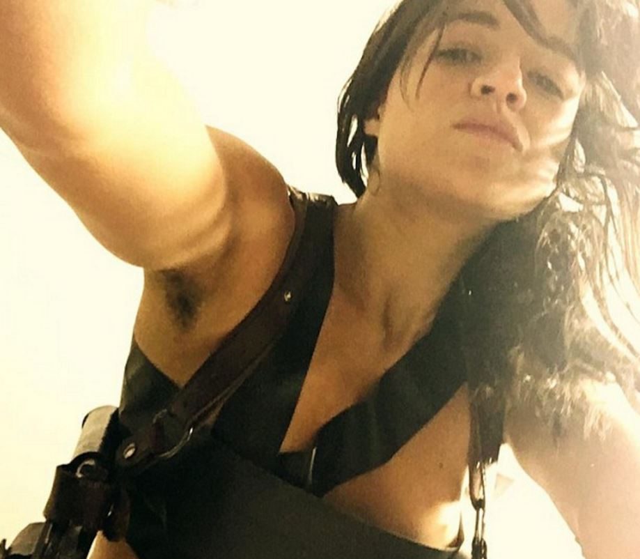 Michelle Rodriguez: ascelle pelose su Instagram FOTO