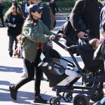 Kanye West e Kourtney Kardashian a Disneyland con i figli7