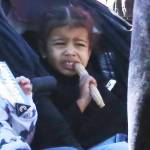 Kanye West e Kourtney Kardashian a Disneyland con i figli4