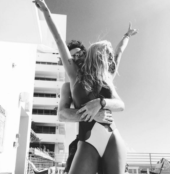 Rita Ora osa su Instagram: scatto piccante FOTO