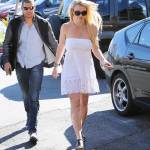 Britney Spears: magrissima con vestitino bianco FOTO