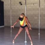 Pole dance mentre allatta: Ashley Wright mamma multitasking2