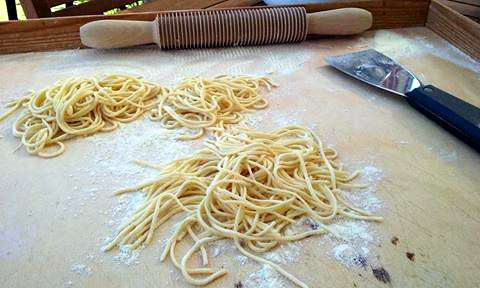 Troccoli di Albumi, tipica pasta pugliese - Foto e Video