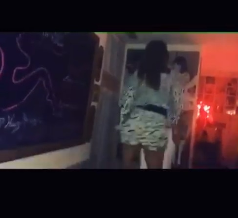 Belen Rodriguez, lato b da urlo mentre balla il twerking FOTO