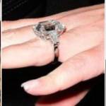 Mariah Carey si sposa per la terza volta con l'imprenditore 48enne James Parker. La notizia viene confermata dal settimanale "Us Weekly" che pubblica la foto della mano della popstar con un anello al dito da 35 carati17