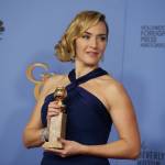 Kate Winslet, vestito blu firmato Dior ai Golden Globe