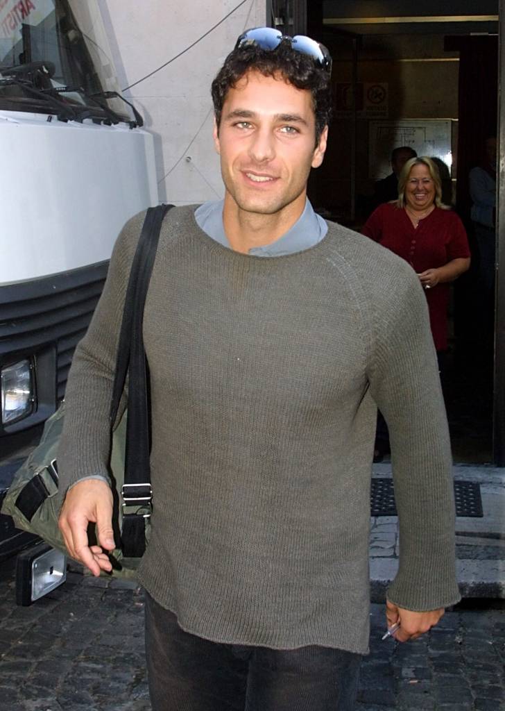 FOTO Raoul Bova prima e dopo: come era?