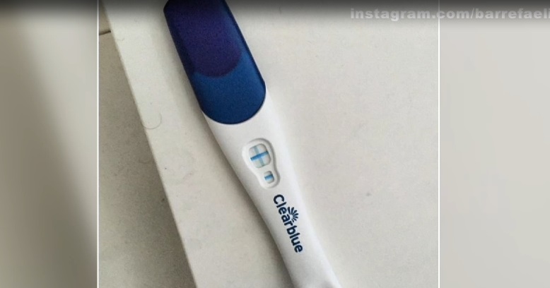 Bar Refaeli incinta: annuncio con FOTO test gravidanza