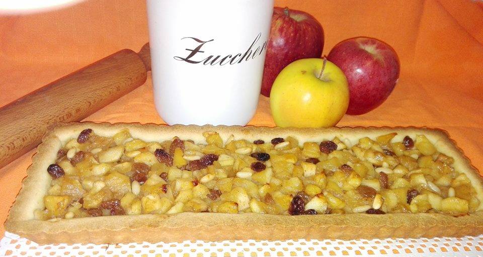 Crostata Con Mele Spadellate E Confettura Di Albicocche