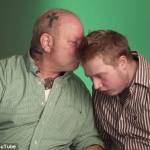 Padre autistico bacia il figlio VIDEO commuove il web6