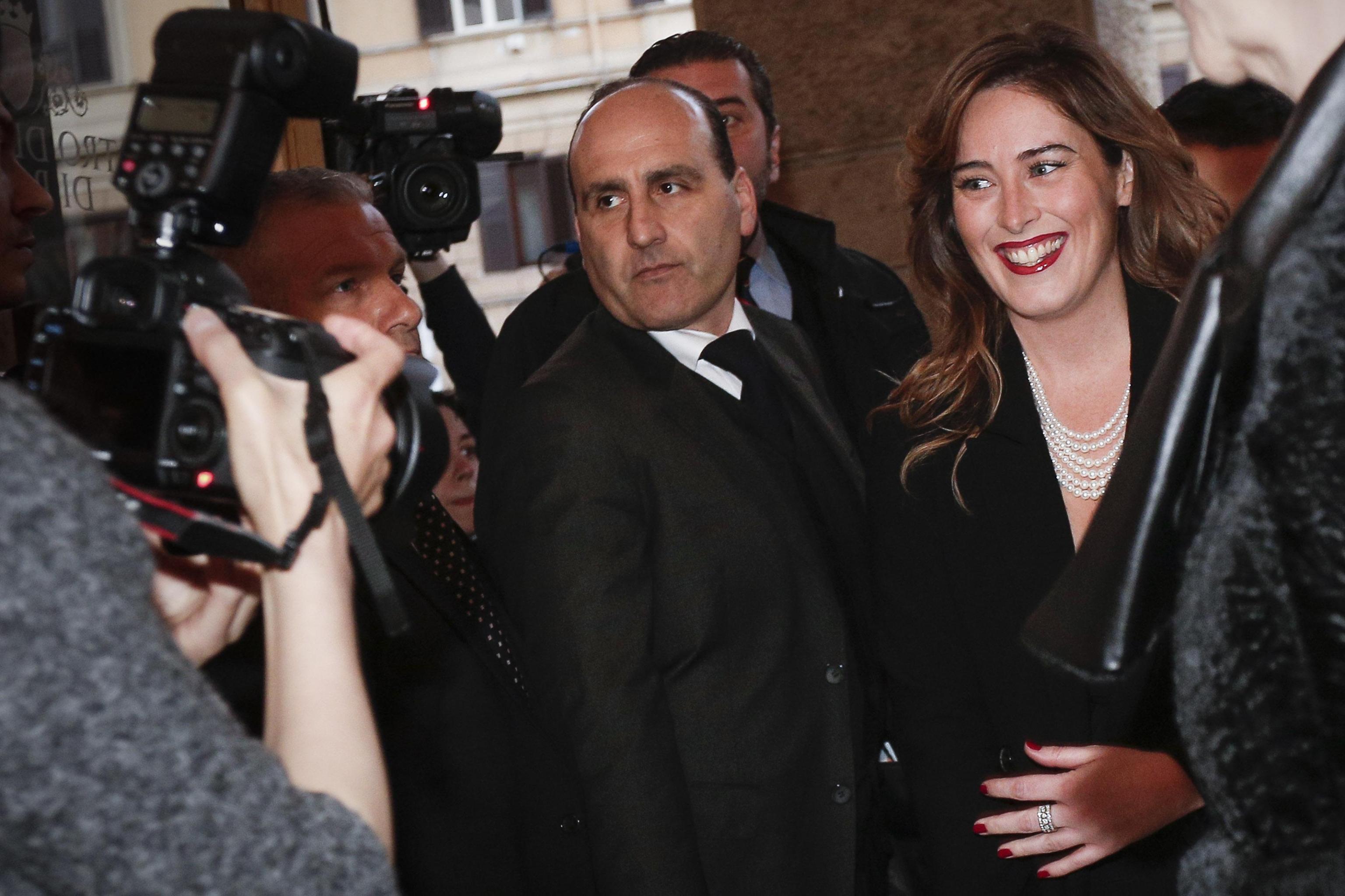 Maria Elena Boschi, rossetto rosso e look total black FOTO 1