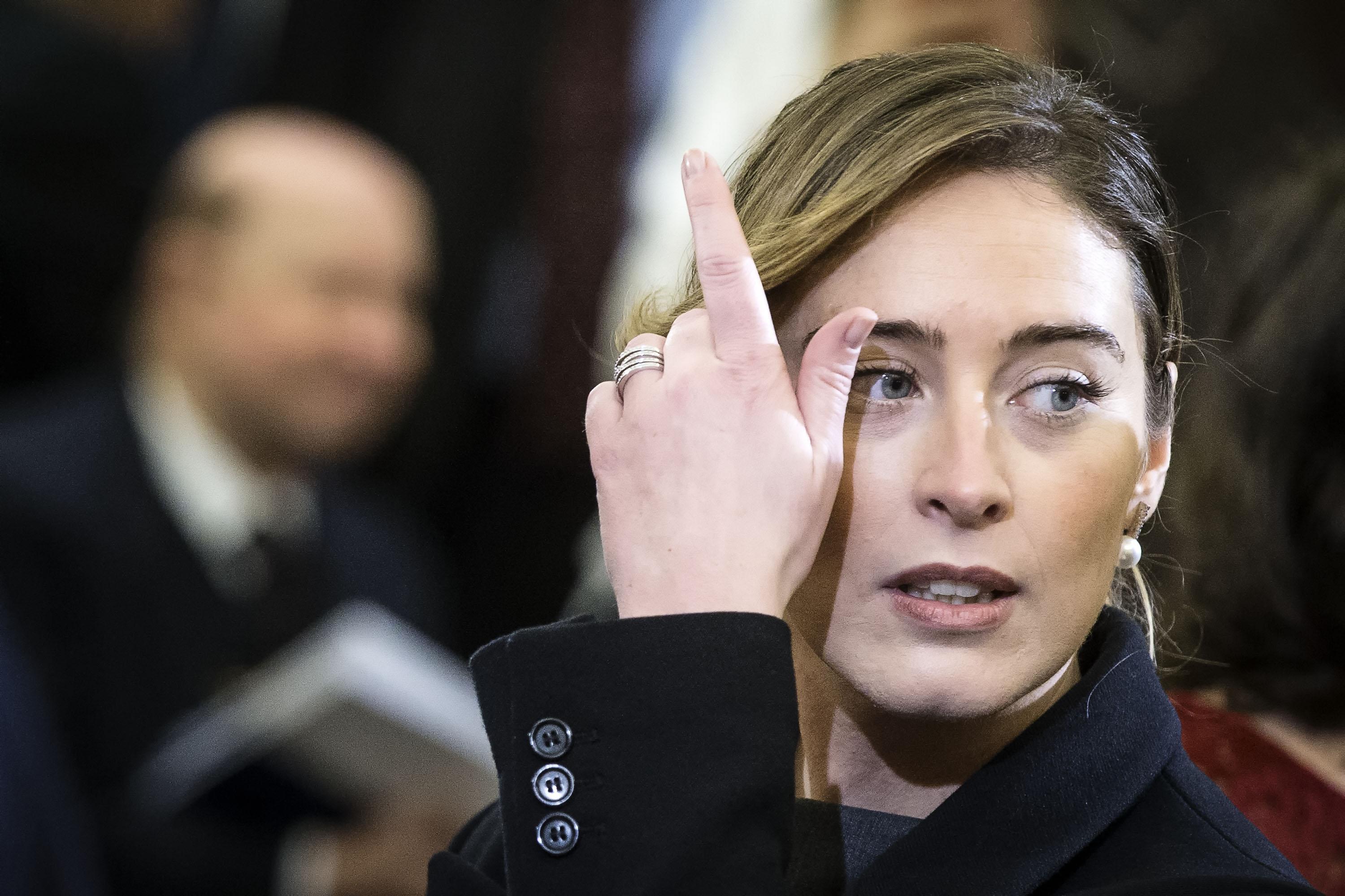 Maria Elena Boschi look: coda e abito blu FOTO