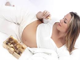 Cioccolato in gravidanza fa bene al bimbo (e alla mamma)
