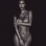 Kim Kardashian nuda davanti allo specchio su Instagram2