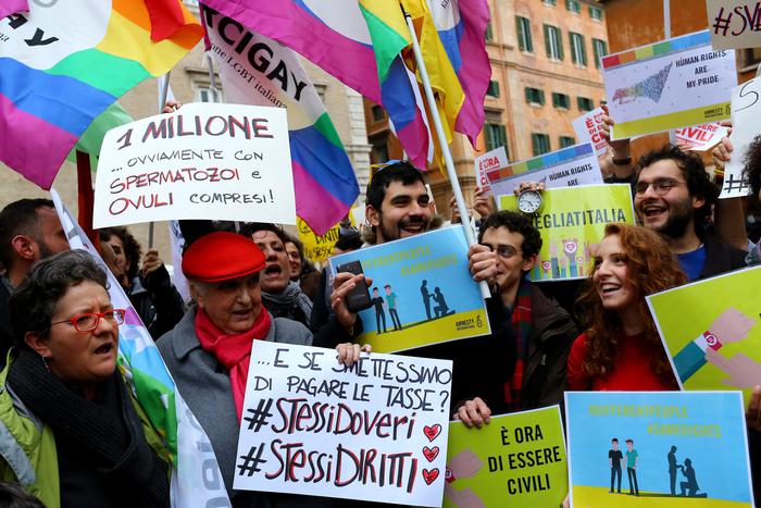 Arcigay Napoli: “Soddisfatti per trascrizione adozione a coppia donne"