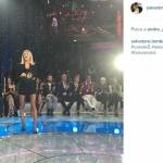 Alessia Marcuzzi: abito cortissimo Versace e gambe in vista FOTO