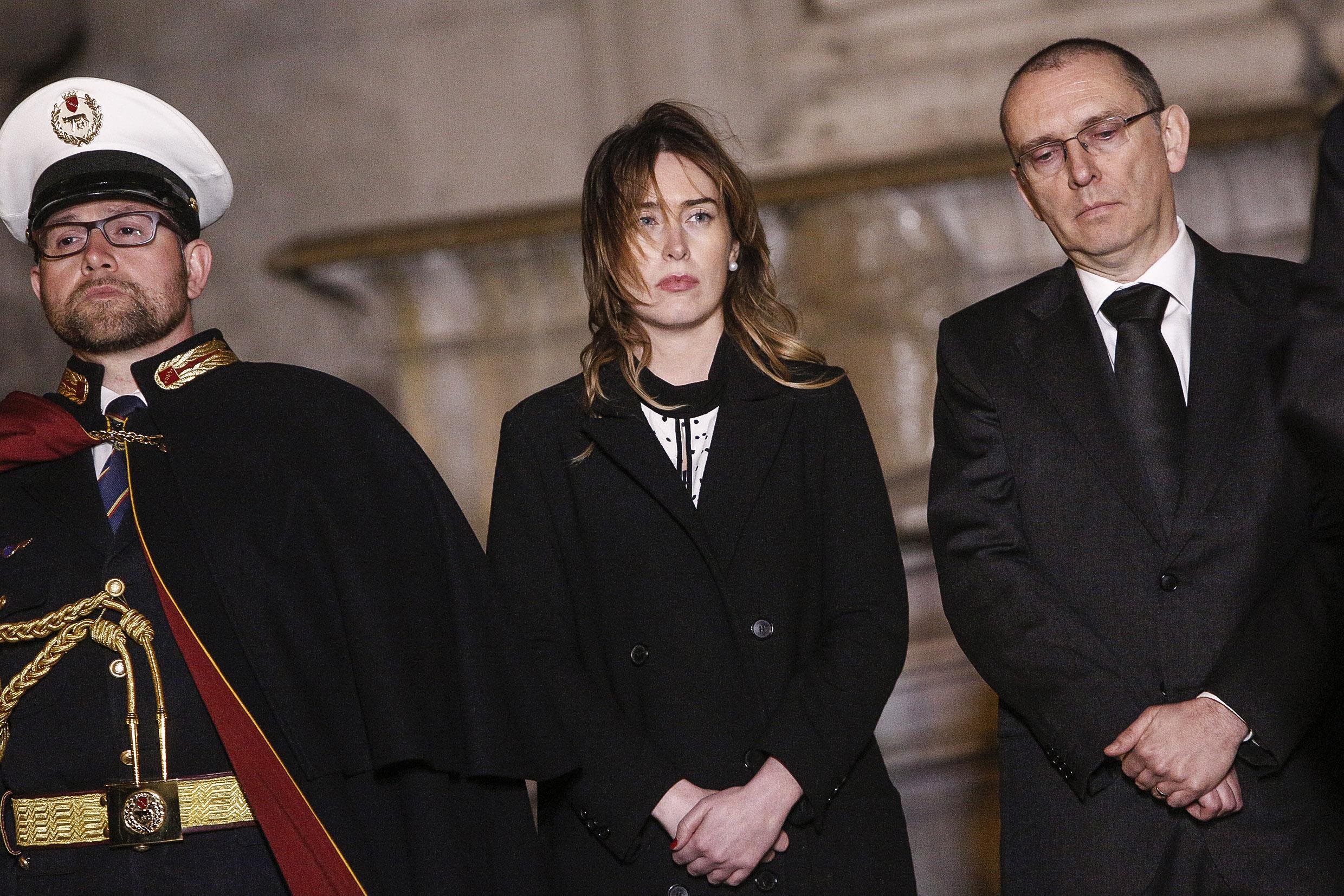 Maria Elena Boschi: cappottino nero e tacchi FOTO