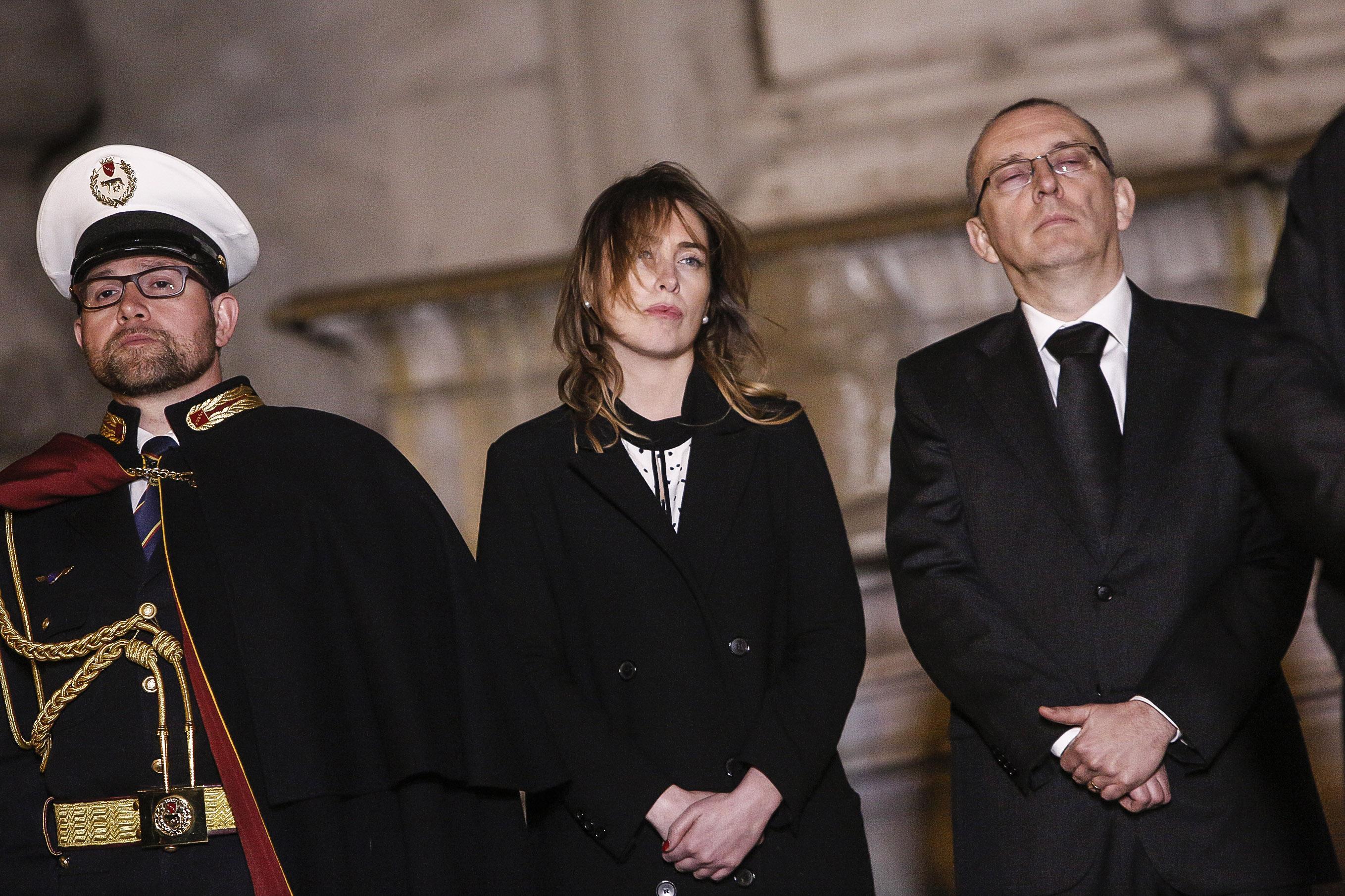 Maria Elena Boschi: cappottino nero e tacchi FOTO