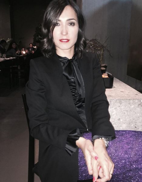 Caterina Balivo su Instagram: pantalone viola glitterato!