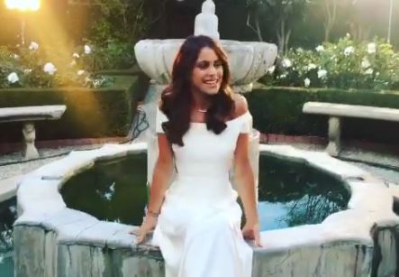 Martina Stoessel (Violetta) prove da sposa: abito bianco FOTO/VIDEO