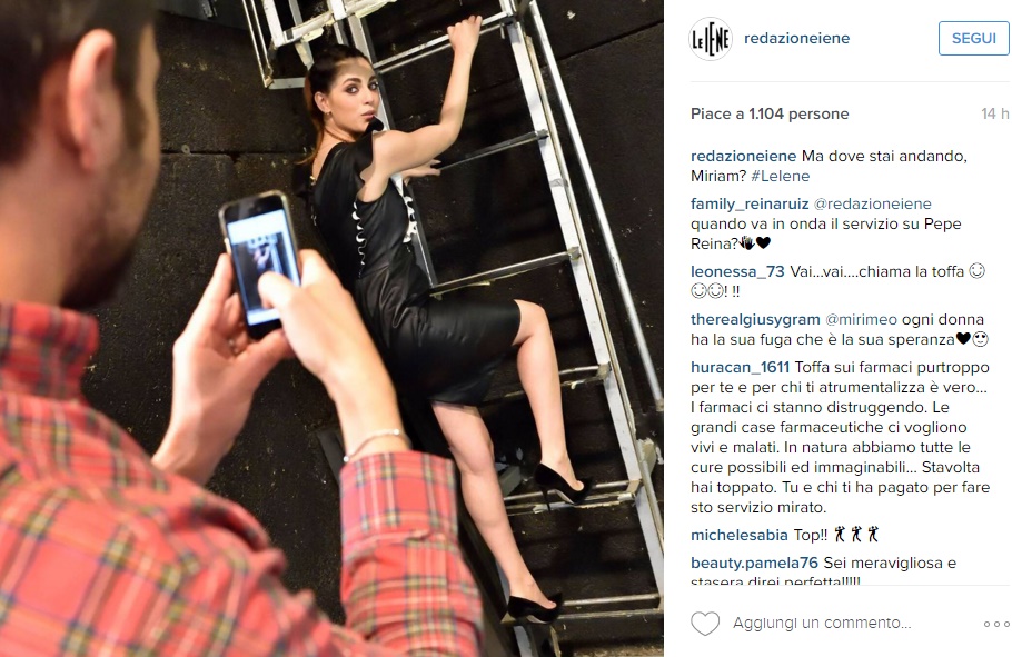 Miriam Leone: abito nero di pelle e tacchi a Le Iene FOTO