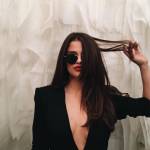 Selena Gomez fa impazzire fan: abito con spacco FOTO