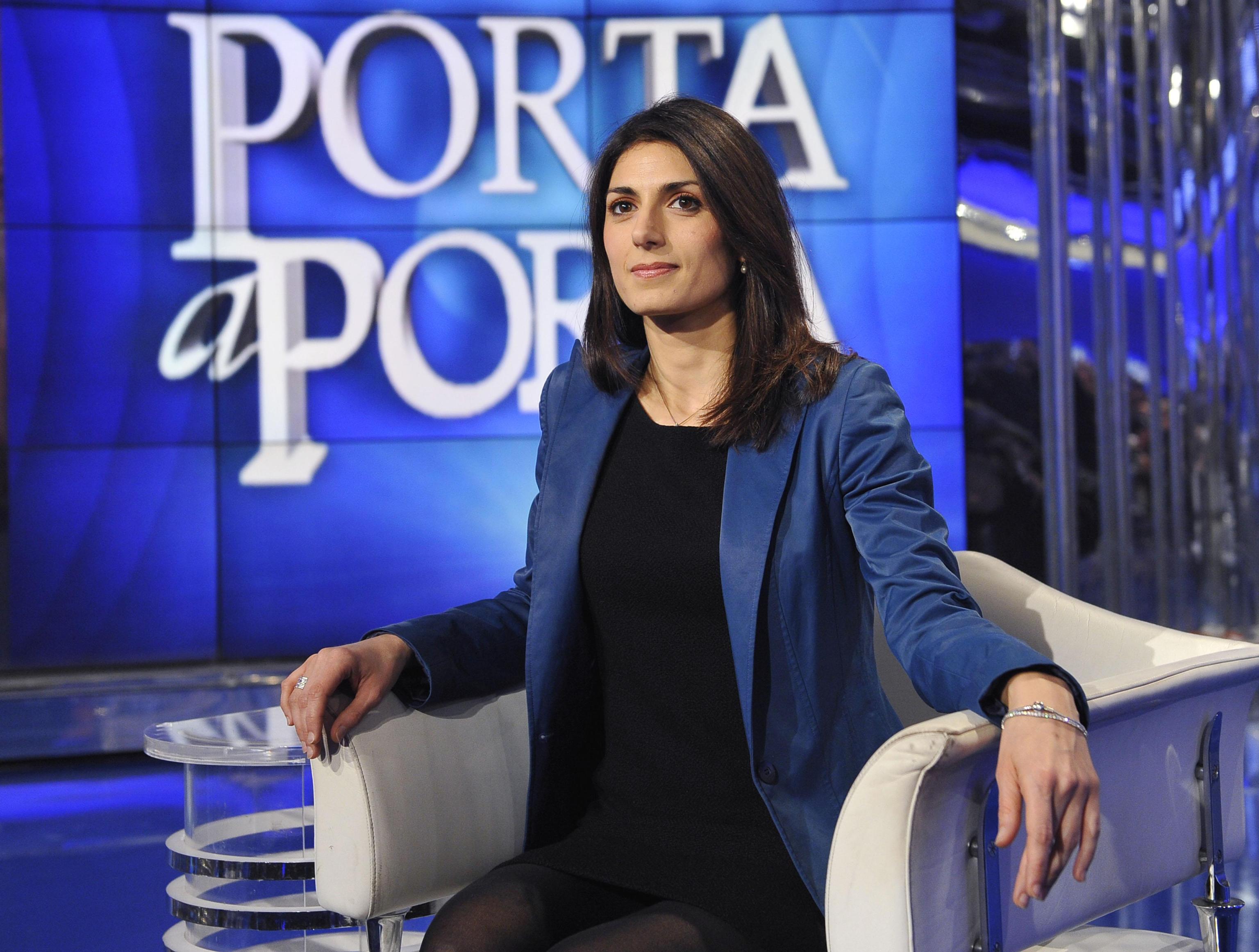 Maria Elena Boschi-Virginia Raggi: look a confronto FOTO